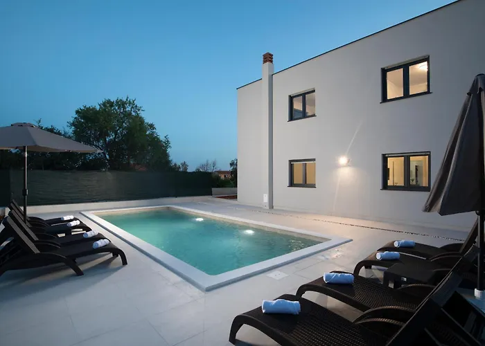 Vilatwins Вілла Пула